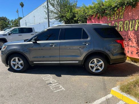 Used 2019 Ford Explorer XLT w/ Equipment Group 201A FWD image 7