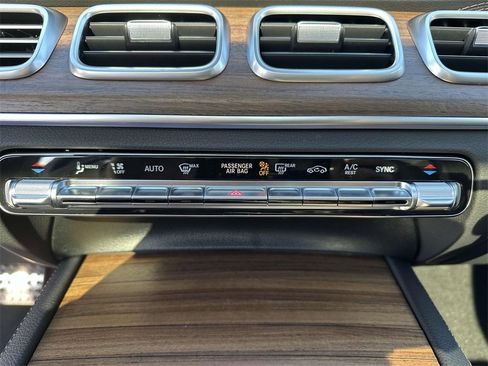 Used 2025 Mercedes-Benz GLS 450 4MATIC image 20