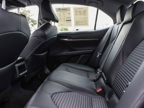 Used 2023 Toyota Camry SE image 18