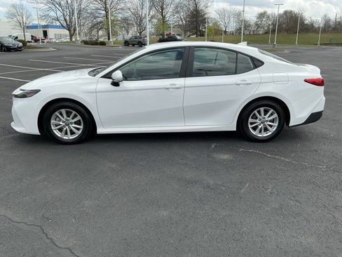 Used 2025 Toyota Camry LE FWD image 9