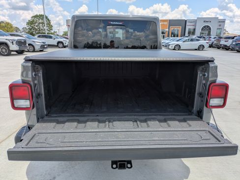Used 2022 Jeep Gladiator Rubicon w/ Trailer Tow Package AWD/4WD image 7