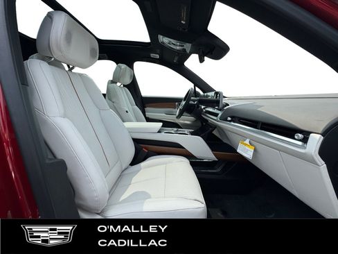 New 2026 Cadillac Vistiq Luxury w/ LPO, Floor Liner Package image 14