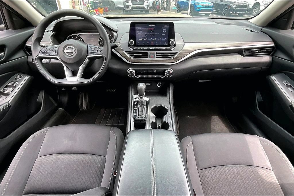 Used 2025 Nissan Altima 2.5 SV FWD image 7