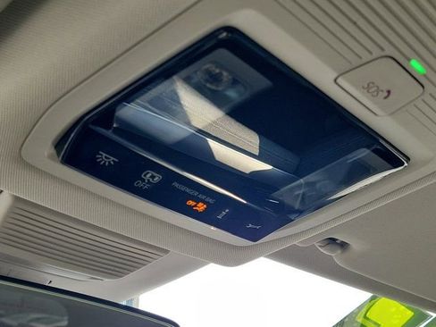 Used 2025 Volkswagen Tiguan S image 28