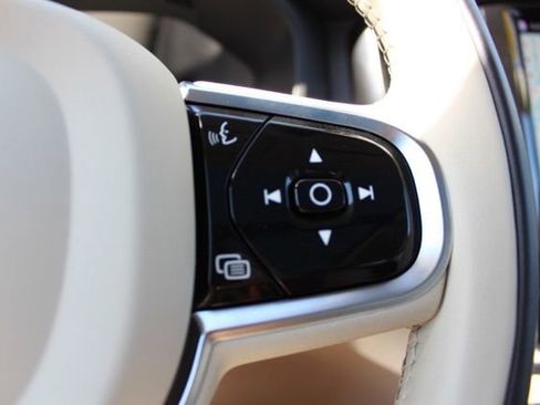 Certified 2023 Volvo XC60 B5 Plus w/ Climate Package AWD/4WD image 31