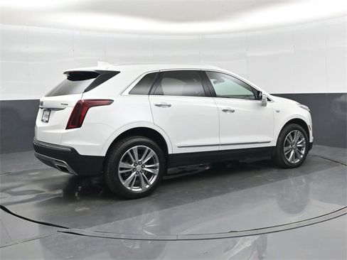 Used 2024 Cadillac XT5 Premium Luxury image 3