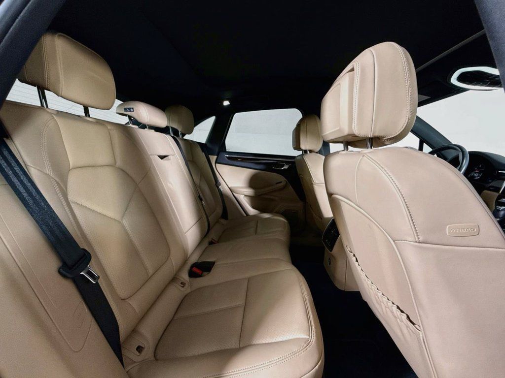 Certified 2024 Porsche Macan AWD/4WD image 19