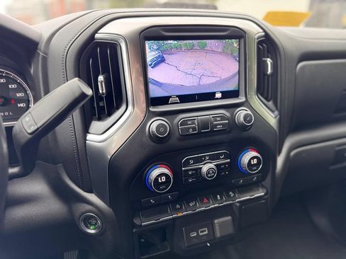 Used 2020 Chevrolet Silverado 1500 LT Trail Boss w/ Convenience Package AWD/4WD image 17