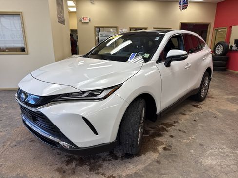 Used 2023 Toyota Venza Limited AWD/4WD image 3