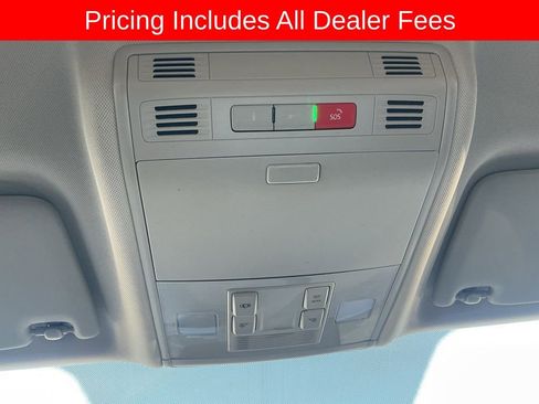 Used 2022 Volkswagen Taos SE FWD image 19