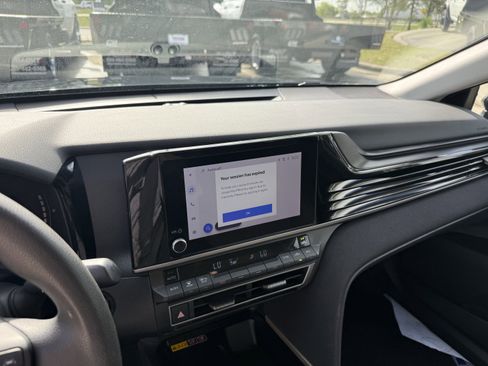 Used 2025 Toyota Camry LE image 20