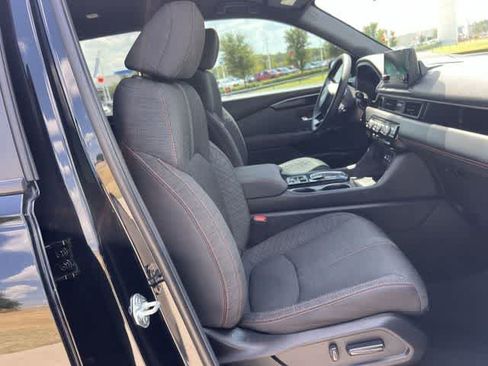 Certified 2025 Honda Pilot Sport image 12