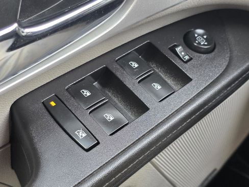 Used 2016 Chevrolet Equinox LTZ w/ Enhanced Convenience Package image 9