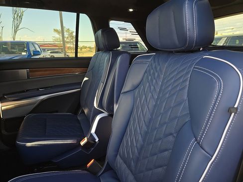 New 2026 Cadillac Vistiq Premium Luxury w/ LPO, Floor Liner Package image 16