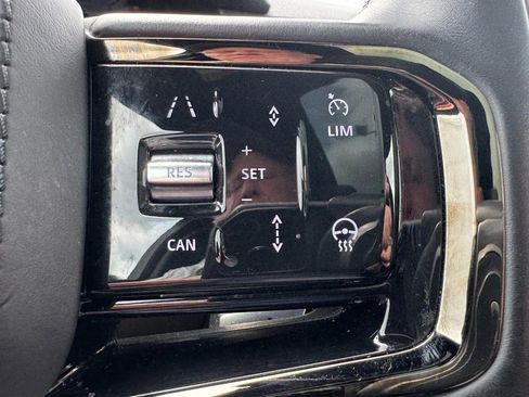 Used 2025 Land Rover Range Rover Velar Dynamic SE AWD/4WD image 19