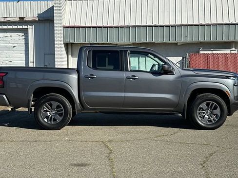 Certified 2025 Nissan Frontier SV AWD/4WD image 3