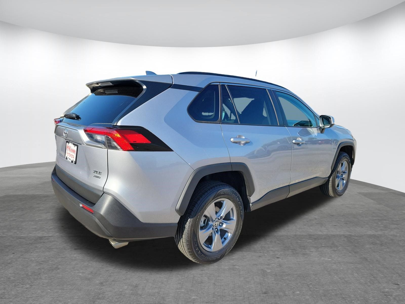 Used 2022 Toyota RAV4 XLE AWD/4WD image 5