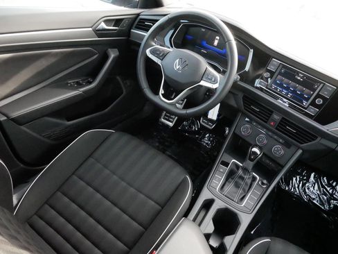 Certified 2024 Volkswagen Jetta Sport image 9