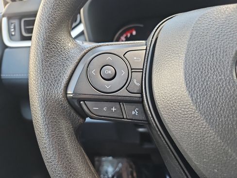 Used 2025 Toyota RAV4 XLE FWD image 30