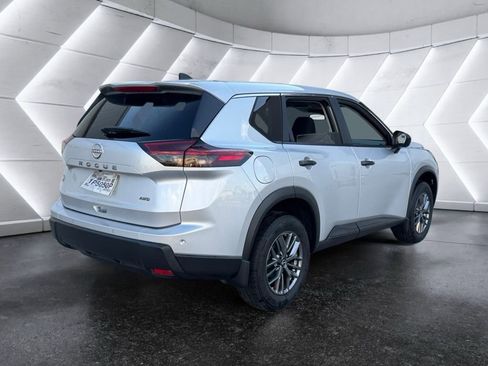 Used 2025 Nissan Rogue S image 4