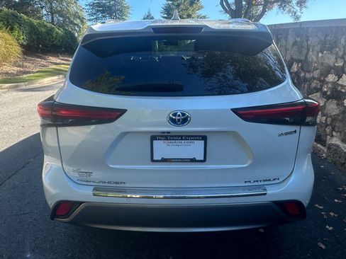 Used 2022 Toyota Highlander Platinum image 6