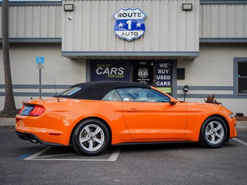 Used 2021 Ford Mustang Convertible RWD image 7