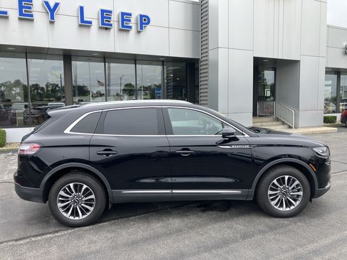 Used 2023 Lincoln Nautilus Reserve w/ Cargo Utility Package AWD/4WD image 8