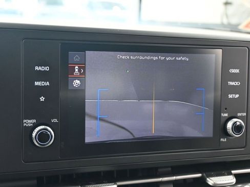 Used 2024 Kia Carnival LX FWD image 19