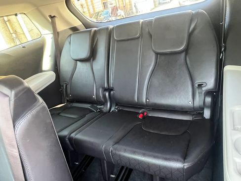 Used 2022 Kia Carnival EX image 29