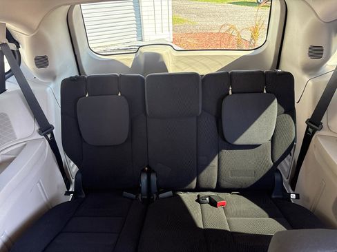 Used 2018 Dodge Grand Caravan SE w/ UConnect Hands-Free Group image 14