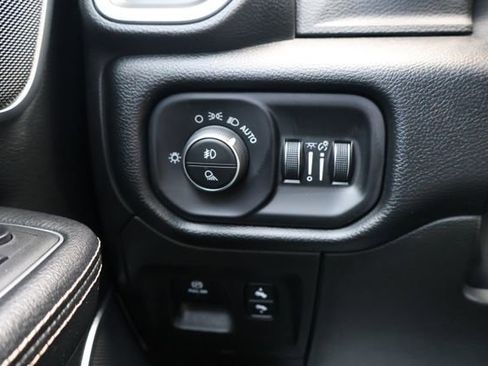 Used 2019 RAM 1500 Laramie AWD/4WD image 16