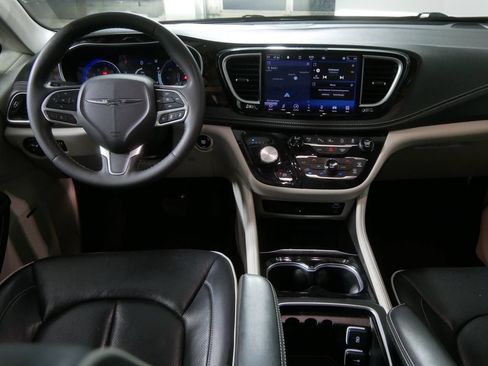 Used 2023 Chrysler Pacifica Limited w/ Uconnect Theater Family Group AWD/4WD image 21
