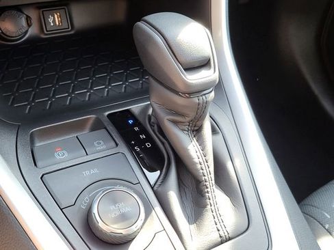 Used 2025 Toyota RAV4 XLE w/ Convenience Package image 31