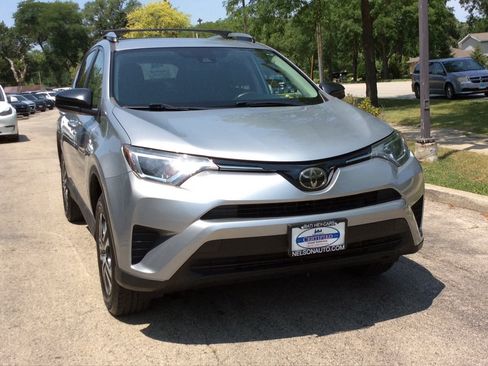 Used 2018 Toyota RAV4 LE FWD image 2