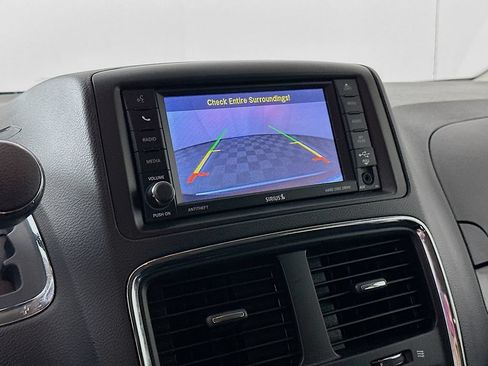 Used 2019 Dodge Grand Caravan SE w/ UConnect Hands-Free Group FWD image 19