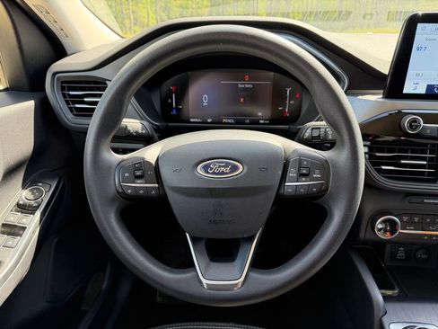 Used 2025 Ford Escape Active AWD/4WD image 17