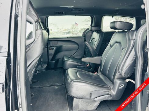 Used 2023 Chrysler Pacifica Touring-L w/ S Appearance Package image 26