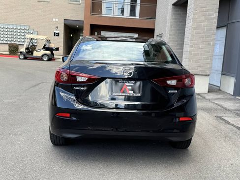 Used 2018 MAZDA MAZDA3 Sport FWD image 4