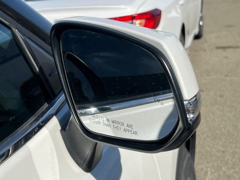 Used 2020 Toyota Highlander XLE image 11