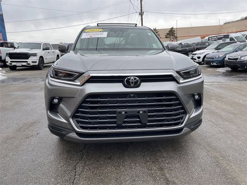 Used 2025 Toyota Grand Highlander FWD image 5
