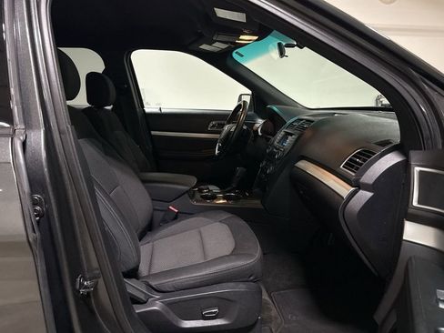 Used 2017 Ford Explorer XLT AWD/4WD image 21