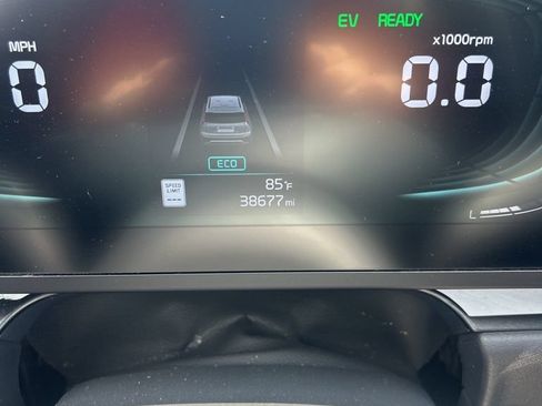 Used 2025 Kia Niro LX FWD image 9