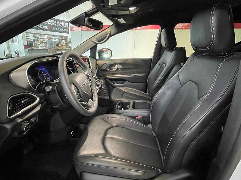 Used 2026 Chrysler Pacifica Select FWD image 10