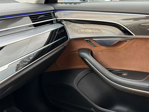 Used 2020 Audi S8 L image 36