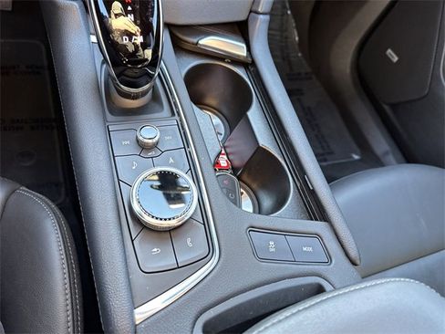 Used 2025 Cadillac XT6 Premium Luxury image 24