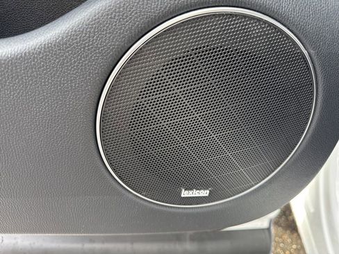 Used 2025 Genesis GV70 2.5T w/ Sport Prestige Package image 40