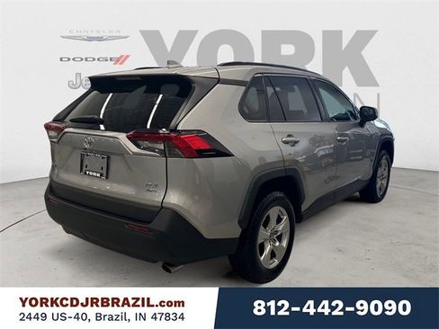Used 2019 Toyota RAV4 XLE w/ Carpet Mat Package image 5