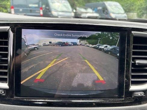 Used 2024 Chrysler Pacifica Touring-L image 30