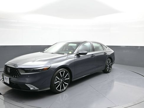 Used 2025 Honda Accord Touring image 1