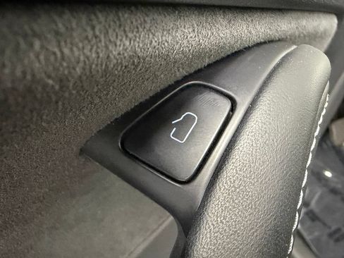 Used 2022 Tesla Model Y Long Range AWD/4WD image 22